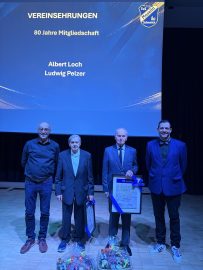 80 Jahre Vereinstreue: Albert Loch und Ludwig Pelzer mit Egbert Konder und Harald Emmrich.